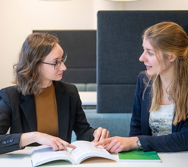 Kenniscentrum Sociaal Domein is de expert op het gebied van Wmo, Schuldhulpverlening, de Participatiewet en Jeugdhulp bij gemeenten.